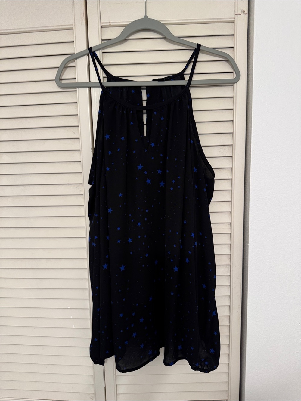 torrid Black Flowy Top with open shoudler and with Blue Star Print